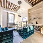 Chic 2-bedroom Haven דירה *