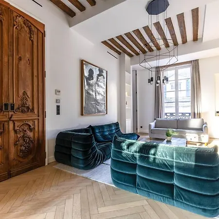 Chic 2-bedroom Haven Apartmán *