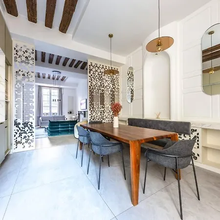 Chic 2-bedroom Haven 아파트 *